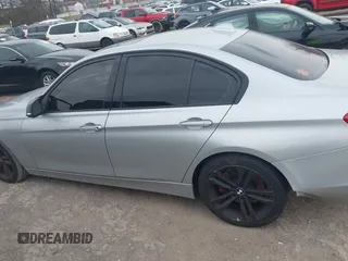 2013 BMW 3 Series 335i с VIN WBA3A9C50DF476559, выставлен на аукционе IAAI как лот 41723123 с пробегом 121 585 миль миль и . История ставок и продаж доступна на DreamBid. Изображение 14.