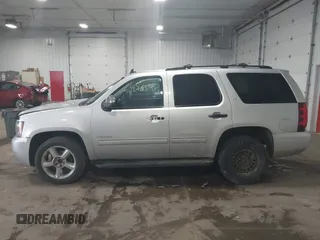2012 Chevrolet Tahoe LT z VIN 1GNSCBE01CR326465, wystawiony jako IAAI lot #42183450 z przebiegiem 220 129 mil mil oraz . Historia ofert i sprzedaży dostępna na DreamBid. Obrazek 14.