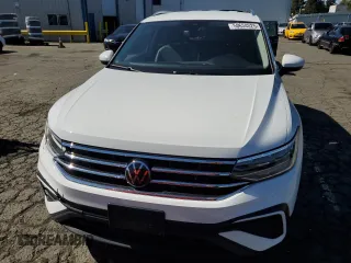 2024 Volkswagen Tiguan SE z VIN 3VV3B7AX7RM093378, wystawiony jako Copart lot #50634025 z przebiegiem 6 261 mil mil oraz Szkoda całkowita • Salvage title. Historia ofert i sprzedaży dostępna na DreamBid. Obrazek 5.