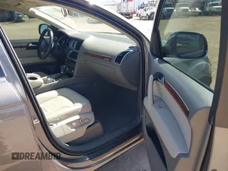 2014 Audi Q7 Premium Plus z VIN WA1LMAFE7ED018628, wystawiony jako IAAI lot #41955702 z przebiegiem 134 641 mil mil oraz . Historia ofert i sprzedaży dostępna na DreamBid. Obrazek 5.