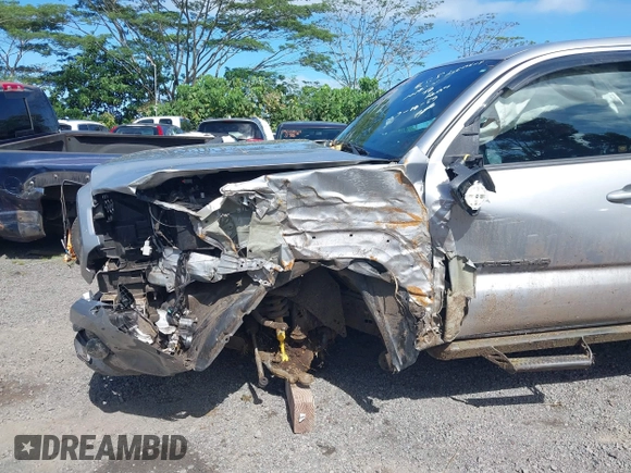 2018 Toyota Tacoma SR z VIN 3TMCZ5AN7JM156092, wystawiony jako IAAI lot #41642391 z przebiegiem 65 805 mil mil oraz . Historia ofert i sprzedaży dostępna na DreamBid. Obrazek 18.