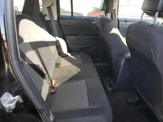 2015 Jeep Patriot Altitude z VIN 1C4NJRBB4FD317433, wystawiony jako Copart lot #50703555 z przebiegiem 109 650 mil mil oraz Nie do naprawy • Non repairable. Historia ofert i sprzedaży dostępna na DreamBid. Obrazek 11.