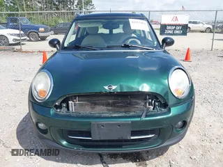 2011 MINI Clubman z VIN WMWZF3C58BTY00588, wystawiony jako IAAI lot #42157453 z przebiegiem 102 947 mil mil oraz . Historia ofert i sprzedaży dostępna na DreamBid. Obrazek 6.