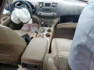 2010 Toyota Highlander SE z VIN 5TDKK3EH8AS022460, wystawiony jako Copart lot #55348465 z przebiegiem 128 382 mil mil oraz Szkoda całkowita • Salvage title. Historia ofert i sprzedaży dostępna na DreamBid. Obrazek 8.