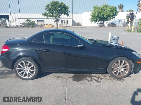 2005 Mercedes-Benz SLK 230/320 z VIN WDBWK56F85F051357, wystawiony jako IAAI lot #42298379 z przebiegiem 50 038 mil mil oraz . Historia ofert i sprzedaży dostępna na DreamBid. Obrazek 13.