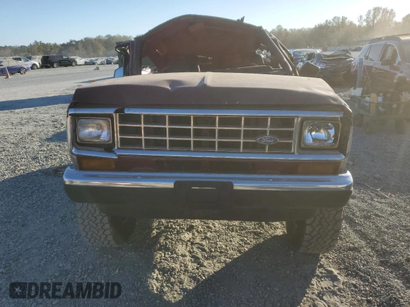 1988 Ford Bronco z VIN 1FMCU14T3JUD16266, wystawiony jako Copart lot #77365034 z przebiegiem 81 445 mil mil oraz Szkoda całkowita • Salvage title. Historia ofert i sprzedaży dostępna na DreamBid. Obrazek 5.