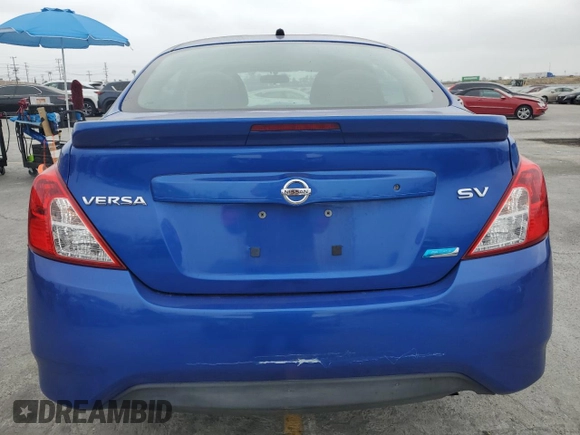 2016 Nissan Versa S z VIN 3N1CN7APXGL808455, wystawiony jako Copart lot #59929105 z przebiegiem 87 412 mil mil oraz Szkoda całkowita • Salvage title. Historia ofert i sprzedaży dostępna na DreamBid. Obrazek 6.