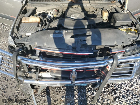 2001 Chevrolet Tahoe LT with VIN 1GNEC13T01R193506, listed as a Copart auction lot 48208405 with 300,598 mi miles and Salvage Title. Bid and sale history available at carsss.com. Image 12.