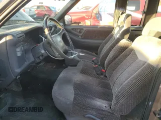 1997 GMC Sonoma SLS with VIN 1GTCS19X0V8510886, listed as a Copart auction lot 85332554 with 88,447 mi miles and Salvage Title. Bid and sale history available at carsss.com. Image 7.