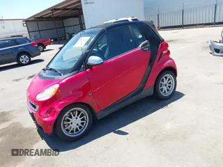 2011 Smart fortwo Passion z VIN WMEEK3BA7BK427739, wystawiony jako IAAI lot #42224225 z przebiegiem 31 675 mil mil oraz . Historia ofert i sprzedaży dostępna na DreamBid. Obrazek 2.