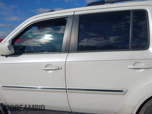 2013 Honda Pilot Touring with VIN 5FNYF3H95DB012903, listed as a IAAI auction lot 41732433 with 160,805 mi miles and . Bid and sale history available at carsss.com. Image 14.