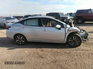 2023 Nissan Versa SV z VIN 3N1CN8EV0PL871854, wystawiony jako IAAI lot #41958143 z przebiegiem Nie podano mil oraz . Historia ofert i sprzedaży dostępna na DreamBid. Obrazek 12.