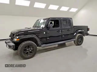 2022 Jeep Gladiator Altitude z VIN 1C6HJTAG0NL172023, wystawiony jako Copart lot #58218515 z przebiegiem 74 788 mil mil oraz Czysty tytuł • Clean title. Historia ofert i sprzedaży dostępna na DreamBid. Obrazek 1.