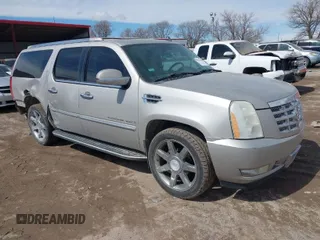 2008 Cadillac Escalade ESV with VIN 1GYFK66898R179046, listed as a IAAI auction lot 41839480 with 261,610 mi miles. Bid and sale history available at carsss.com. Image 1.