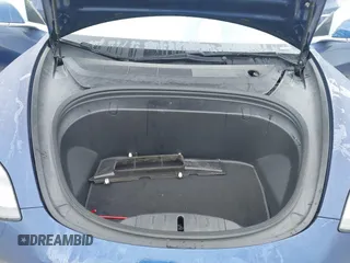 2018 Tesla Model 3 Long Range Battery z VIN 5YJ3E1EBXJF088444, wystawiony jako IAAI lot #42072860 z przebiegiem 46 063 mil mil oraz . Historia ofert i sprzedaży dostępna na DreamBid. Obrazek 10.
