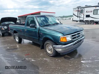 1997 Ford Ranger XLT z VIN 1FTCR10A6VUB88699, wystawiony jako IAAI lot #42646067 z przebiegiem 95 577 mil mil oraz . Historia ofert i sprzedaży dostępna na DreamBid. Obrazek 1.