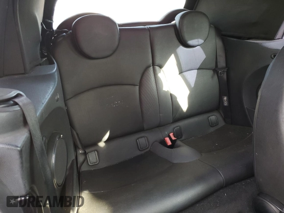 2009 MINI Convertible с VIN WMWMR33589TU96481, выставлен на аукционе Copart как лот 45398985 с пробегом 144 792 миль миль и Чистый • Clean title. История ставок и продаж доступна на DreamBid. Изображение 10.