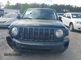 2008 Jeep Patriot Sport with VIN 1J8FT28W98D762682, listed as a IAAI auction lot 41944608 with 189,000 mi miles. Bid and sale history available at carsss.com. Image 12.