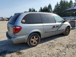 2004 Dodge Caravan SE with VIN 1D4GP24R24B602832, listed as a Copart auction lot 65915485 with 172,074 mi miles and Salvage title. Bid and sale history available at DreamBid. Image 3.