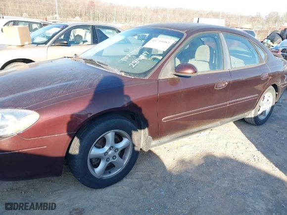 2001 Ford Taurus SES with VIN 1FAFP55U51A284547, listed as a IAAI auction lot 41755983 with 172,123 mi miles. Bid and sale history available at carsss.com. Image 2.