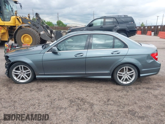 2012 Mercedes-Benz C 300 Sport с VIN WDDGF8BB6CA697821, выставлен на аукционе IAAI как лот 42347842 с пробегом 106 745 миль миль и . История ставок и продаж доступна на DreamBid. Изображение 15.