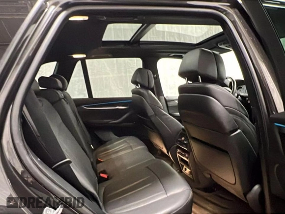 2017 BMW X5 xDrive35i z VIN 5UXKR0C30H0V79957, wystawiony jako Copart lot #57825565 z przebiegiem 42 146 mil mil oraz Czysty tytuł • Clean title. Historia ofert i sprzedaży dostępna na DreamBid. Obrazek 6.