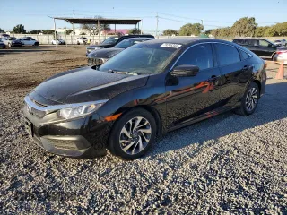 2017 Honda Civic EX z VIN 2HGFC2F73HH541182, wystawiony jako Copart lot #79246344 z przebiegiem 77 791 mil mil oraz Szkoda całkowita • Salvage title. Historia ofert i sprzedaży dostępna na DreamBid. Obrazek 1.