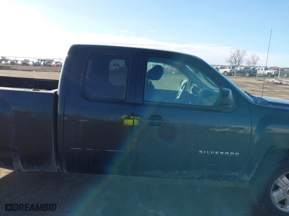 2010 Chevrolet Silverado 1500 LT with VIN 1GCSKSE30AZ155615, listed as a IAAI auction lot 41659313 with 393,978 mi miles. Bid and sale history available at carsss.com. Image 13.