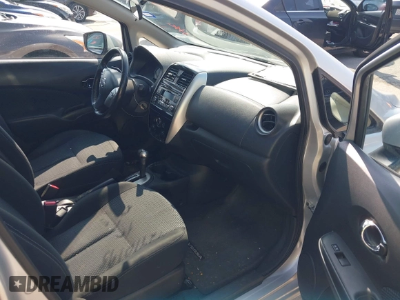 2015 Nissan Note S z VIN 3N1CE2CP5FL437977, wystawiony jako IAAI lot #42410195 z przebiegiem 43 065 mil mil oraz . Historia ofert i sprzedaży dostępna na DreamBid. Obrazek 5.