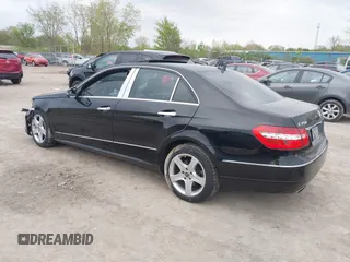 2011 Mercedes-Benz E 350 Luxury z VIN WDDHF8HB6BA418247, wystawiony jako IAAI lot #42161954 z przebiegiem 87 877 mil mil oraz . Historia ofert i sprzedaży dostępna na DreamBid. Obrazek 3.