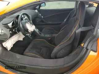 2015 McLaren 650S z VIN SBM11FAA8FW004578, wystawiony jako Copart lot #82216824 z przebiegiem 19 372 mil mil oraz Szkody całkowita. Historia ofert i sprzedaży dostępna na DreamBid. Obrazek 7.