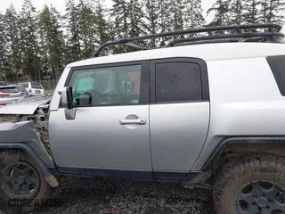 2007 Toyota FJ Cruiser with VIN JTEBU11F570032163, listed as a IAAI auction lot 41999403 with 179,064 mi miles. Bid and sale history available at carsss.com. Image 15.