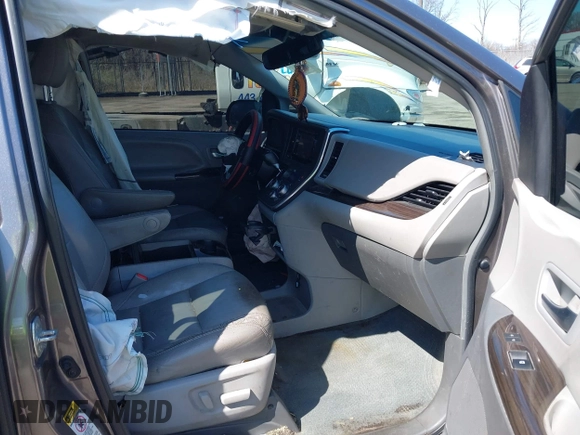 2015 Toyota Sienna XLE with VIN 5TDYK3DC6FS645065, listed as a IAAI auction lot 41937548 with 355,732 mi miles. Bid and sale history available at carsss.com. Image 5.