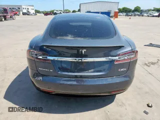 2016 Tesla Model S 90D z VIN 5YJSA1E40GF145137, wystawiony jako Copart lot #62027605 z przebiegiem 92 060 mil mil oraz Szkoda całkowita • Salvage title. Historia ofert i sprzedaży dostępna na DreamBid. Obrazek 6.