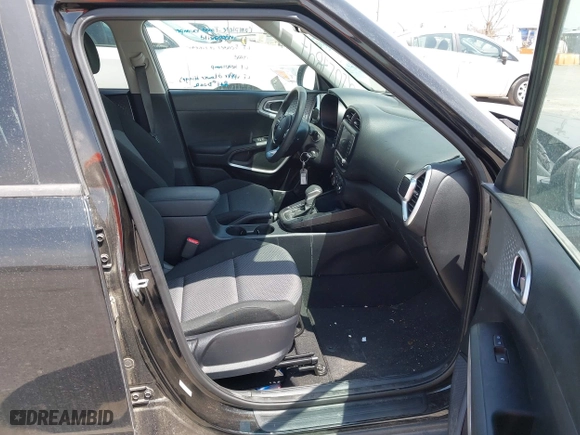 2024 Kia Soul LX with VIN KNDJ23AU5R7897712, listed as a IAAI auction lot 42027847 with 31,621 mi miles. Bid and sale history available at carsss.com. Image 5.