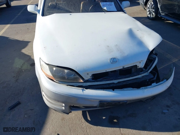 1996 Lexus ES 300 with VIN JT8BF12G2T0163288, listed as a IAAI auction lot 41371907 with 357,687 mi miles. Bid and sale history available at carsss.com. Image 6.