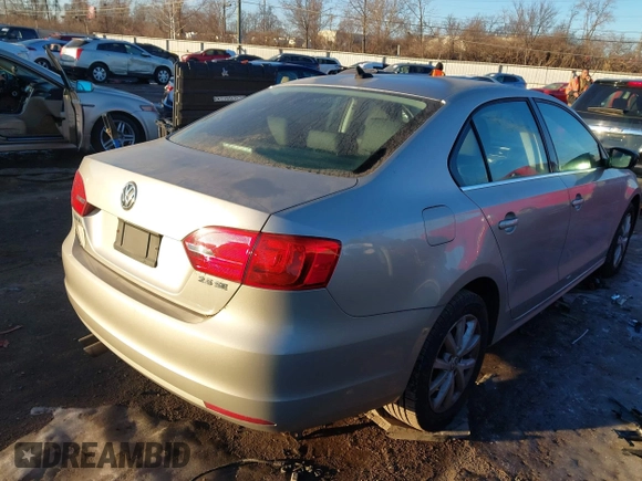 2013 Volkswagen Jetta SE with VIN 3VWDX7AJ6DM231773, listed as a IAAI auction lot 41388069 with 143,266 mi miles and . Bid and sale history available at DreamBid. Image 4.