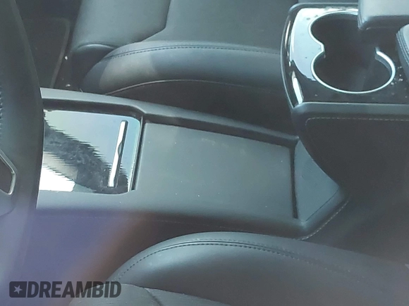 2017 Tesla Model S 60 z VIN 5YJSA1E13HF199359, wystawiony jako IAAI lot #42490410 z przebiegiem 100 377 mil mil oraz . Historia ofert i sprzedaży dostępna na DreamBid. Obrazek 17.