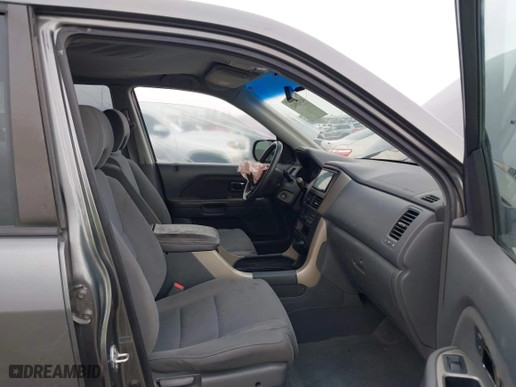 2008 Honda Pilot EX with VIN 5FNYF184X8B038749, listed as a IAAI auction lot 41419942 with 142,857 mi miles. Bid and sale history available at carsss.com. Image 5.
