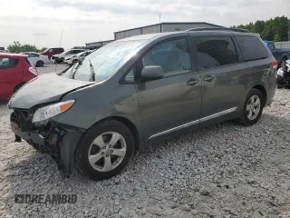 2013 Toyota Sienna LE AAS z VIN 5TDKK3DC8DS338936, wystawiony jako Copart lot #60085845 z przebiegiem 152 858 mil mil oraz Czysty tytuł • Clean title. Historia ofert i sprzedaży dostępna na DreamBid. Obrazek 1.