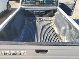 1996 Nissan Frontier XE z VIN 1N6SD11Y5TC327761, wystawiony jako Copart lot #79662594 z przebiegiem 151 631 mil mil oraz Szkoda całkowita • Salvage title. Historia ofert i sprzedaży dostępna na DreamBid. Obrazek 10.