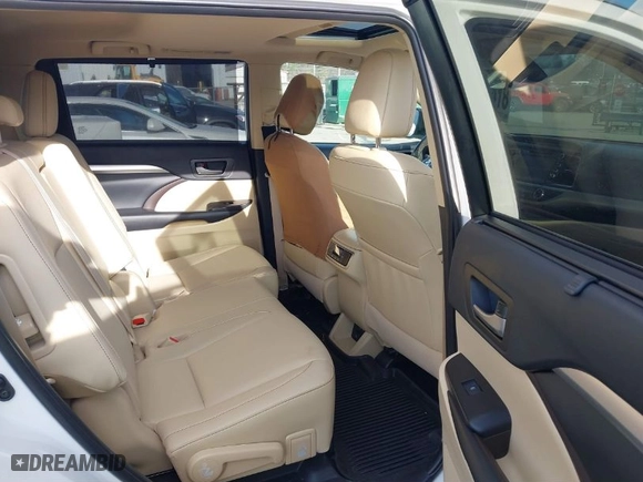 2019 Toyota Highlander SE with VIN 5TDKZRFH0KS315218, listed as a IAAI auction lot 41666981 with 45,218 mi miles. Bid and sale history available at carsss.com. Image 8.