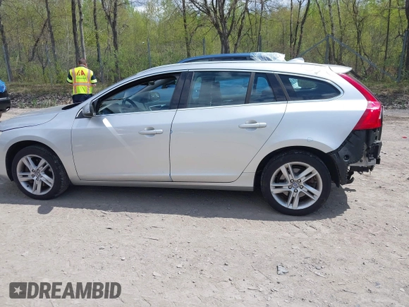2015 Volvo V60 z VIN YV1612SB2F1188454, wystawiony jako IAAI lot #42176688 z przebiegiem 114 523 mil mil oraz . Historia ofert i sprzedaży dostępna na DreamBid. Obrazek 14.