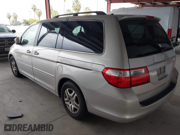 2005 Honda Odyssey EX-L with VIN 5FNRL38615B026205, listed as a IAAI auction lot 42128729 with 172,260 mi miles. Bid and sale history available at carsss.com. Image 3.
