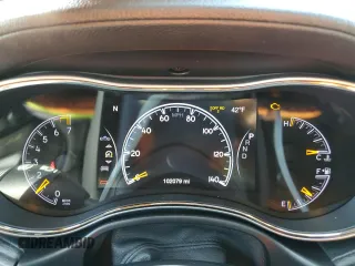 2018 Jeep Grand Cherokee High Altitude z VIN 1C4RJFCG6JC135953, wystawiony jako Copart lot #51330095 z przebiegiem 102 079 mil mil oraz Szkoda całkowita • Salvage title. Historia ofert i sprzedaży dostępna na DreamBid. Obrazek 9.