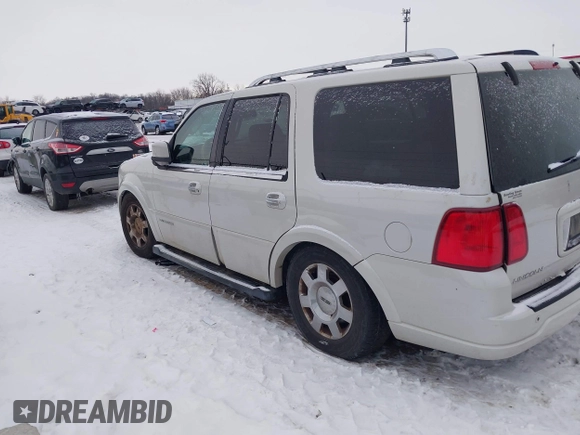 2006 Lincoln Navigator Luxury with VIN 5LMFU285X6LJ28062, listed as a IAAI auction lot 41288717 with 178,371 mi miles. Bid and sale history available at carsss.com. Image 14.