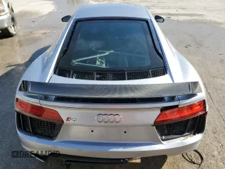 2017 Audi R8 z VIN WUAKBAFX3H7901379, wystawiony jako Copart lot #81711484 z przebiegiem 27 411 mil mil oraz Szkoda całkowita • Salvage title. Historia ofert i sprzedaży dostępna na DreamBid. Obrazek 10.