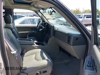 2004 Chevrolet Tahoe LS with VIN 1GNEK13Z84J232031, listed as a IAAI auction lot 42073698 with 193,889 mi miles. Bid and sale history available at carsss.com. Image 5.