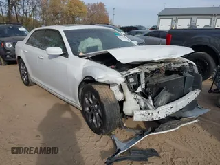 2015 Chrysler 300 with VIN 2C3CCAGG6FH842475, listed as a IAAI auction lot 40713366 with 138,342 mi miles. Bid and sale history available at carsss.com. Image 1.