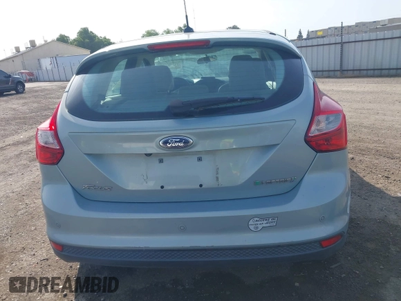 2014 Ford Focus Electric z VIN 1FADP3R41EL238035, wystawiony jako IAAI lot #41975546 z przebiegiem 72 873 mil mil oraz . Historia ofert i sprzedaży dostępna na DreamBid. Obrazek 17.